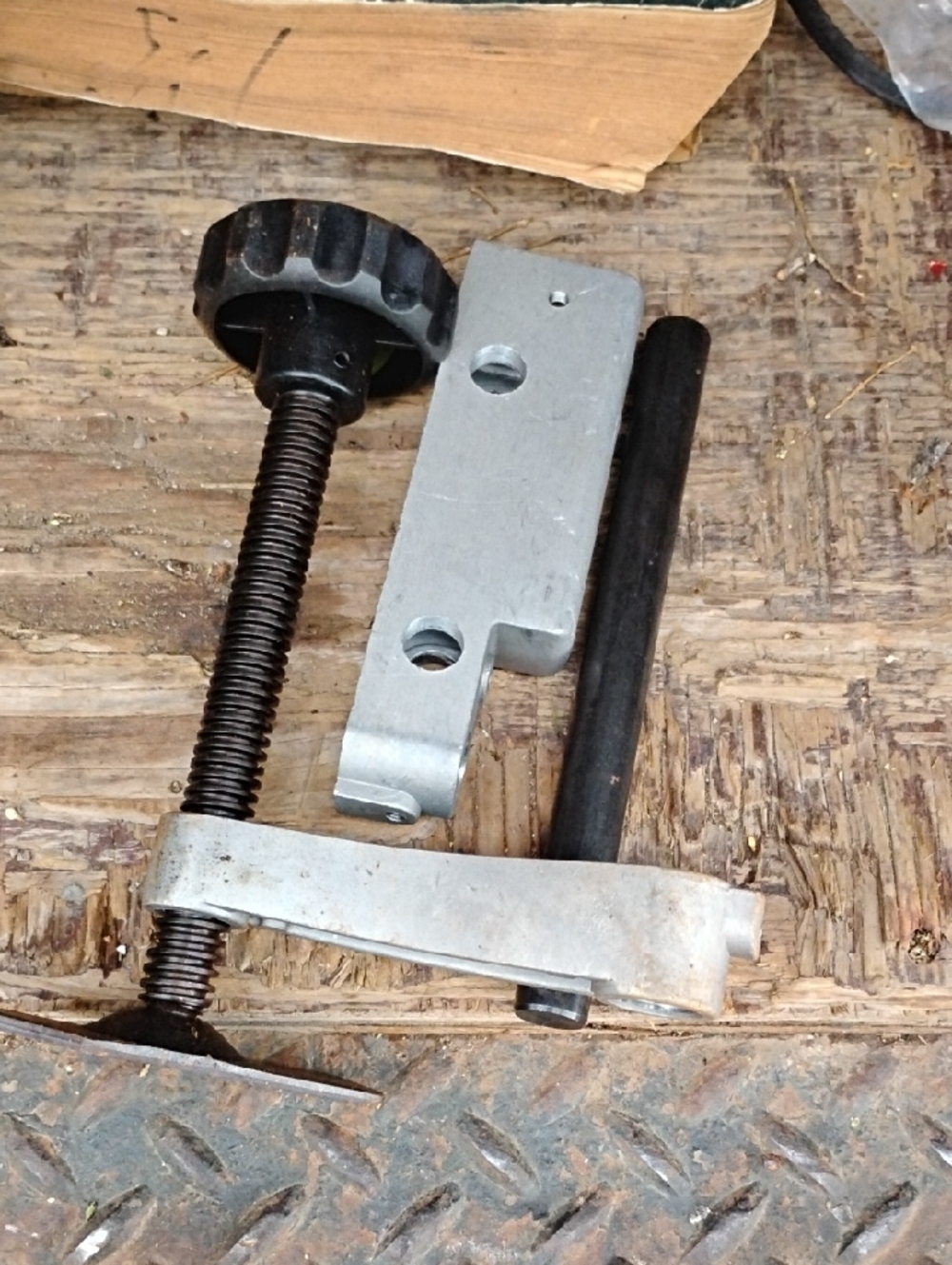 Adjustable  Makita Metal Clamp with Threaded Screw and Handle - Silver & Black